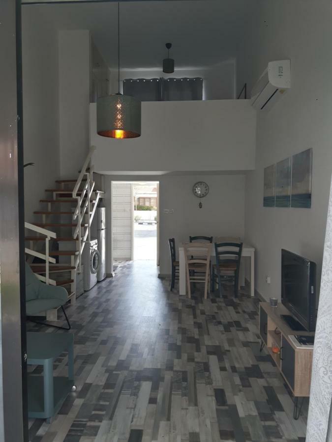 Kermia Beach Apartment Larnaca Exterior photo